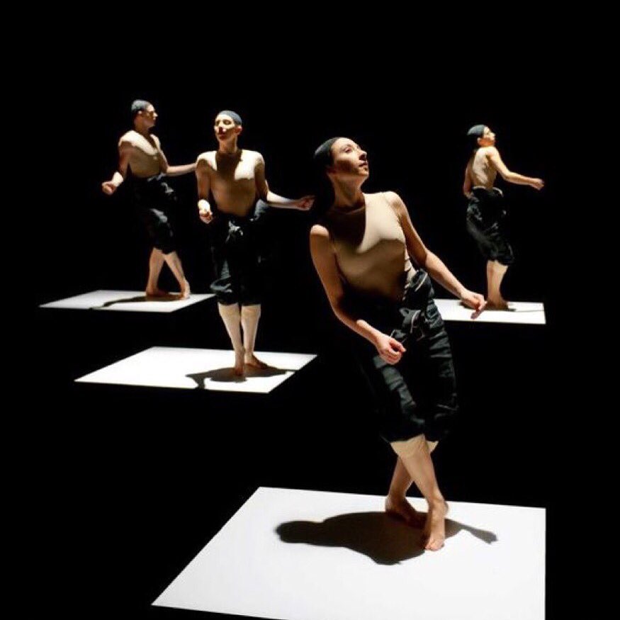 зеркальные танцы. зеркальные танцы. зеркальный костюм. костюмы для шоу. зеркальные танцы.