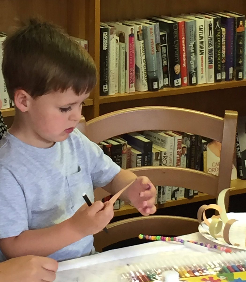 MeetingPlaceSAH's tweet photo. Kids Craft drop-in workshop this Thurs (18th) at S@H Library £3 for 3 activities 10.30-1pm with qualified teacher https://t.co/H6WptkIXDy