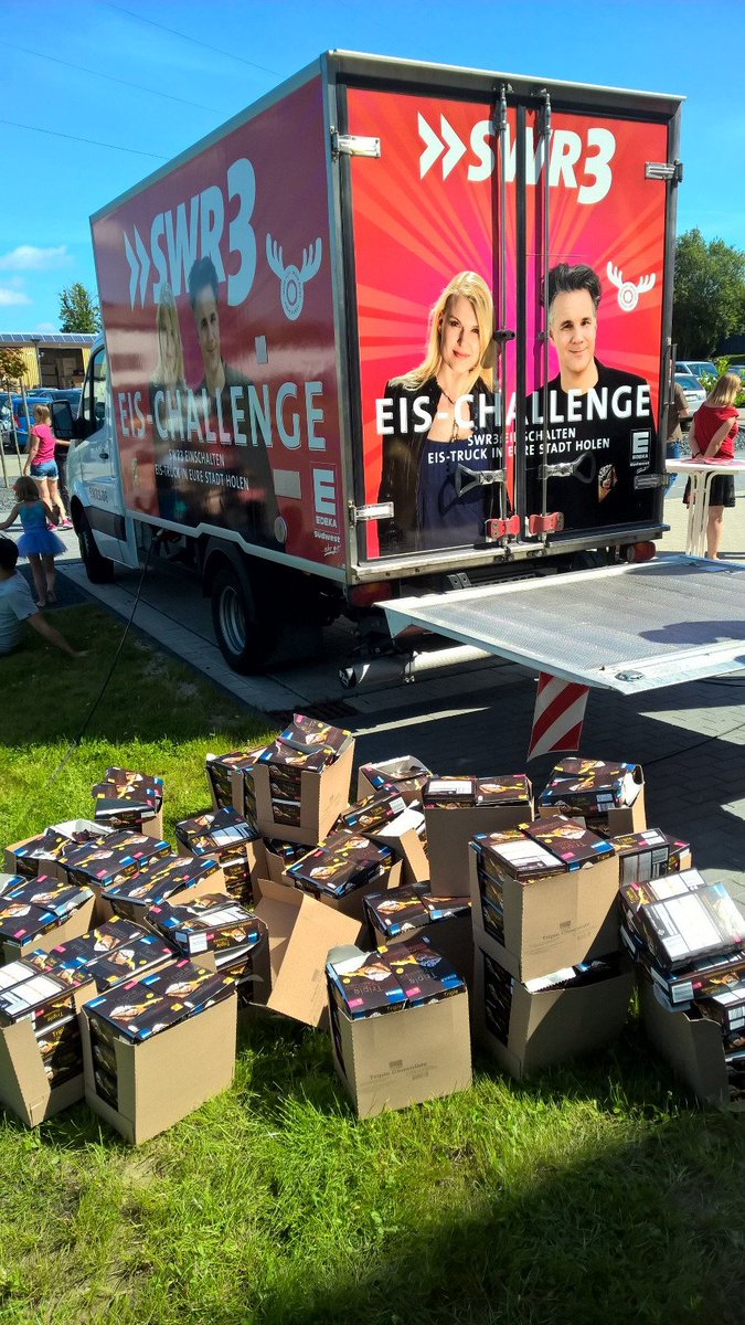 geutebruck's tweet photo. 1000 servings of ice cream. Thanks @swr3 and the 400 guests who enjoyed their break with us #Eistruck #Eischallenge https://t.co/T6RvBqhkGr