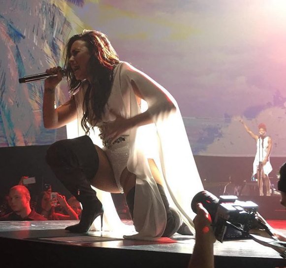DevonneWorldBR's tweet photo. Demi ontem no show da Future Now Tour em Las Vegas https://t.co/04OAQbMLyu