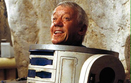 PrimevalReturn's tweet photo. Rest in peace Kenny Baker! Absolute true legend &amp; you will be deeply missed #RIPKennyBaker #R2D2 https://t.co/VkptVk4N0Z
