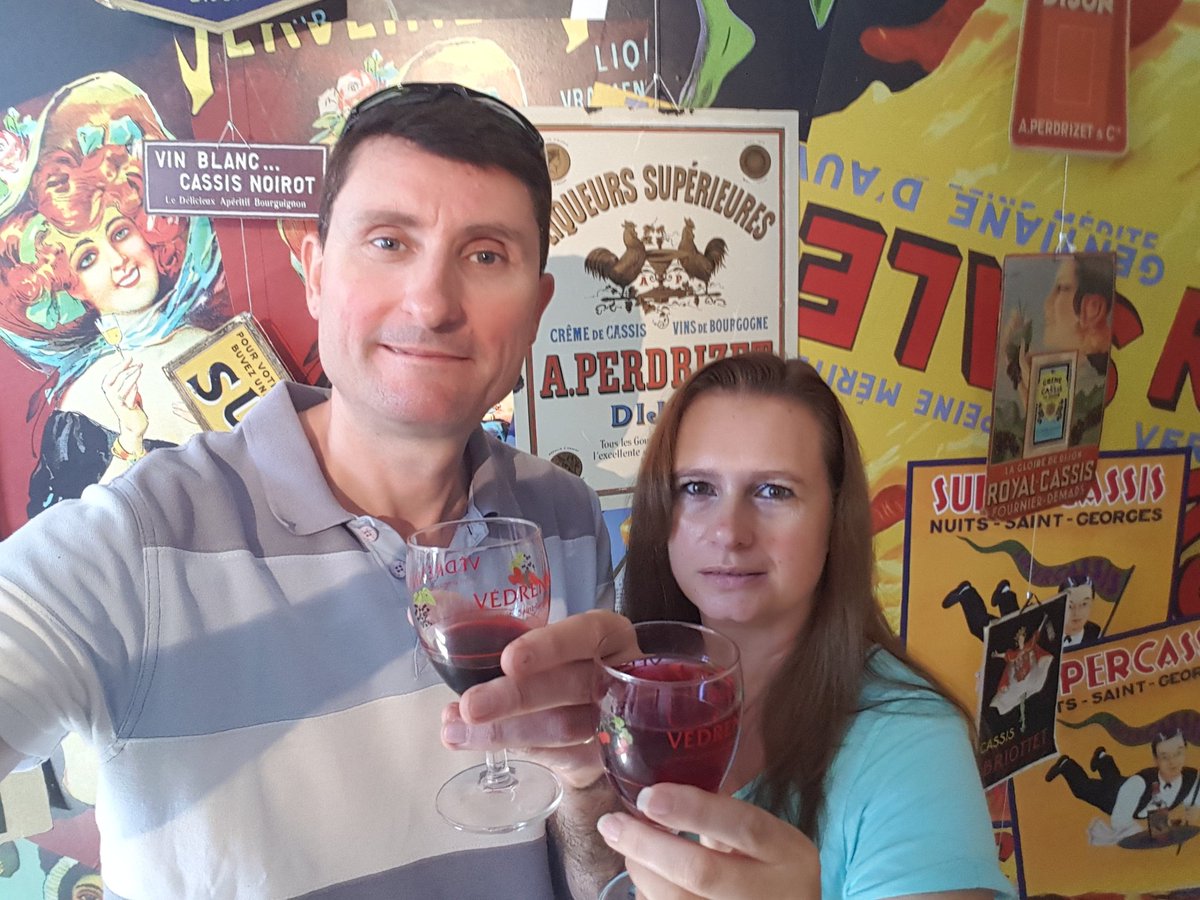 vadrouilleurs's tweet photo. Dégustation après visite du #cassissium à #NuitsSaintGeorges ... Santé, c'est l'apero 😆 #visitnuits #lacotedorjadore https://t.co/0Pl7qjBrES