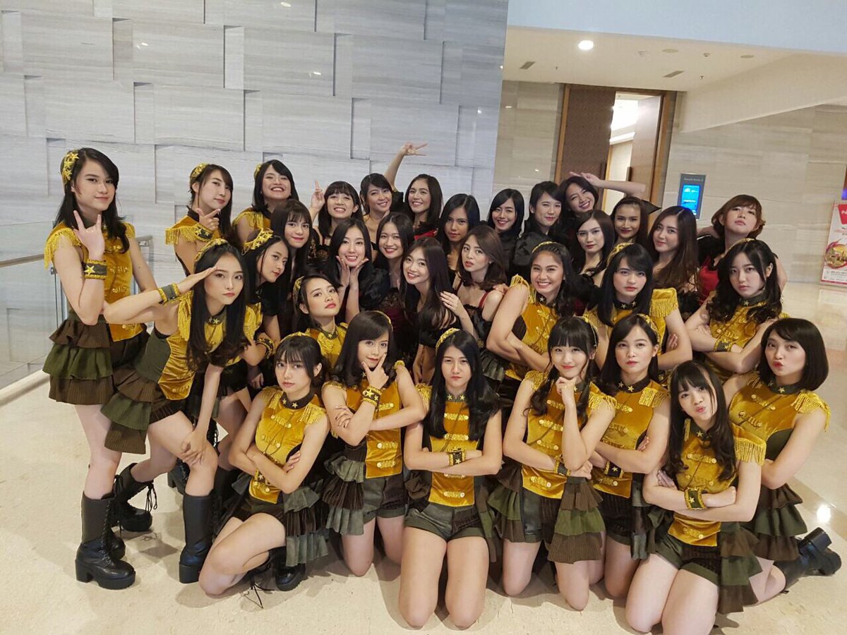 SinkaJ_JKT48's tweet photo. Terimakasih sudah meramaikan event GIIAS hariini 🎉 https://t.co/1qMhP0ijQE