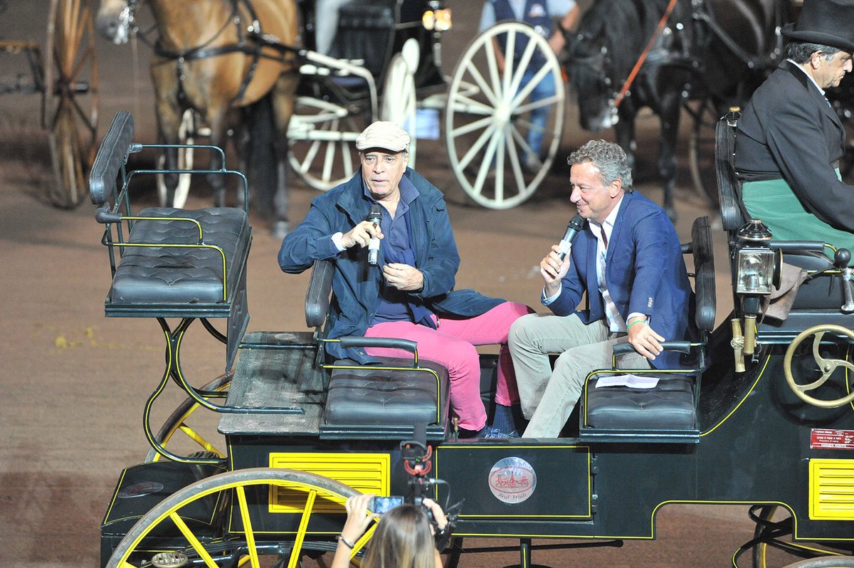 Bella serata con un gigante come <a href="/EnricoMontesano/">Enrico Montesano </a> per 100 anni <a href="/sesanatrotto/">Ippodromo Snai Sesana</a> e 40 anni #FebbredaCavallo #Montecatini