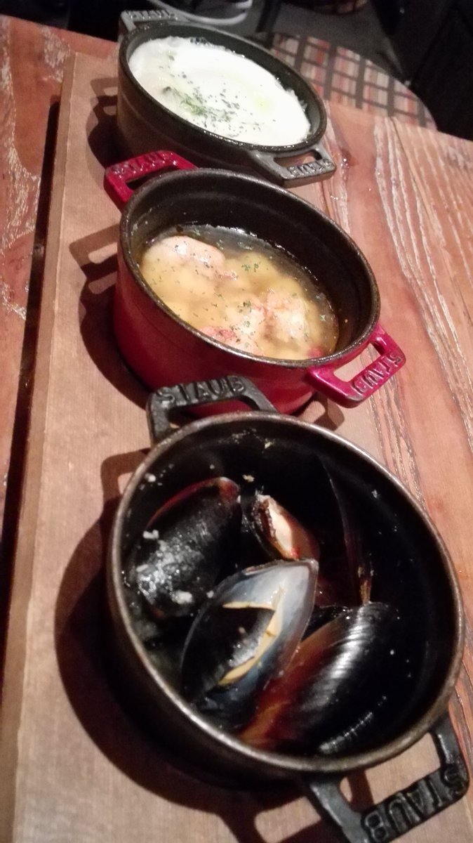 ricolivespain's tweet photo. ココット三兄弟!
やっぱりアヒージョにバケットが1番!
世界一のオリーブオイル
https://t.co/JNVA4gor0e
#ricolive
#リコオリーブ
#スペイン
#スペイン料理
#オリーブオイル
#ベンタデルバロン https://t.co/ts7YihfBMJ
