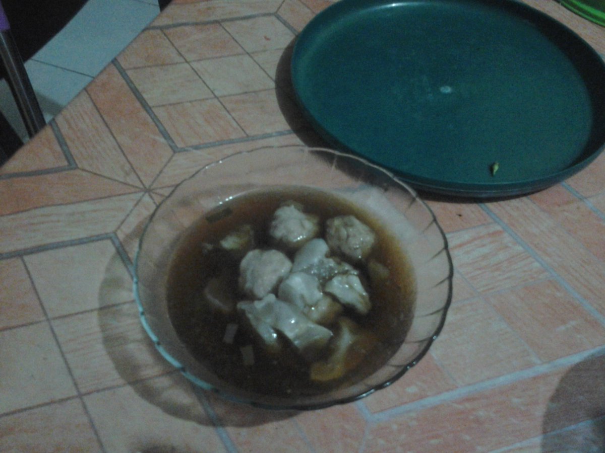 dahSyaatMusikk's tweet photo. Mimin tadi sore makan bakso enak banget !! https://t.co/0YM7pr5mzR