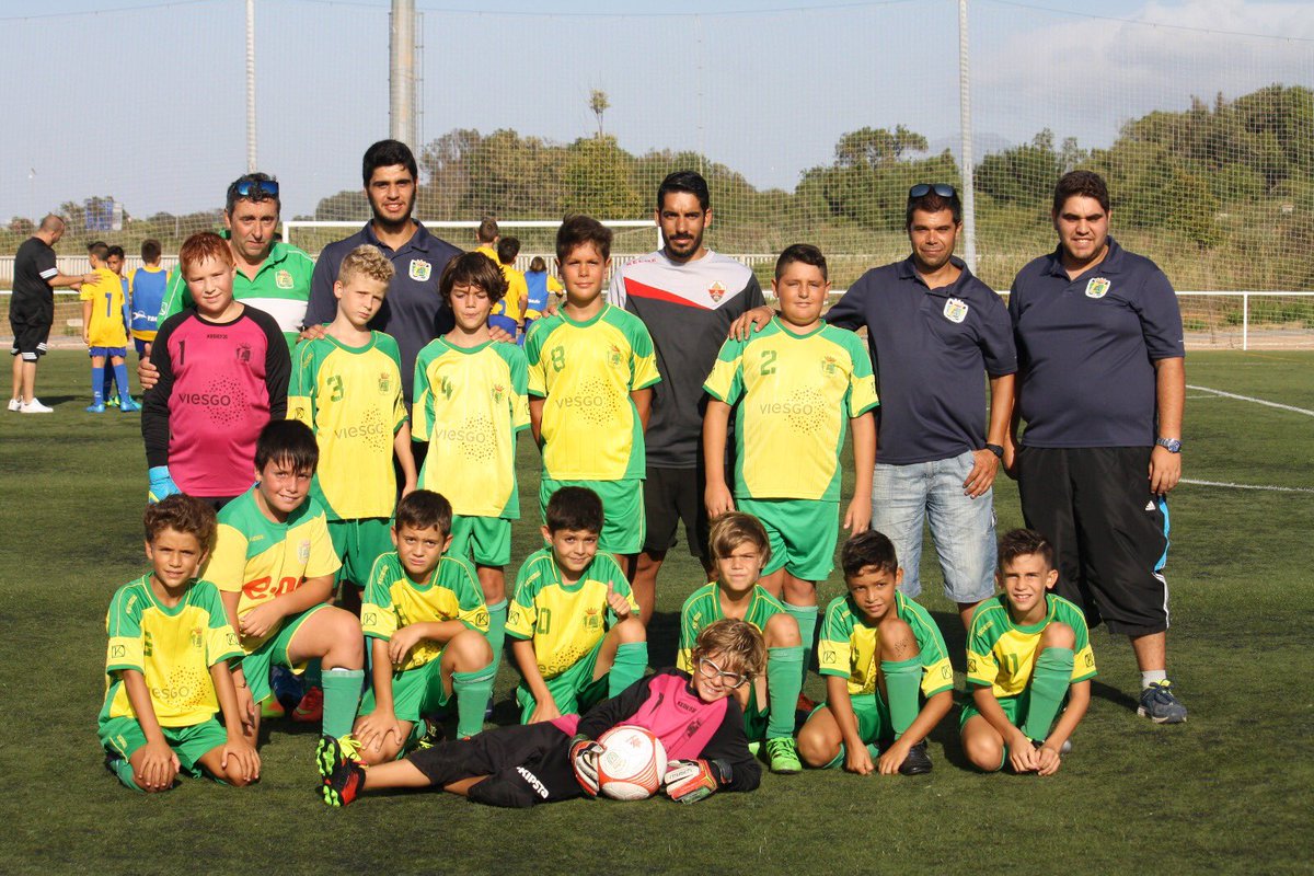 UDLosBarrios_es's tweet photo. Nuestros alevines presentes en el #TrofeoMancomunidad🏆 Buen trabajo💪🏻💪🏻 💚💛 https://t.co/u4Kmadnt4C