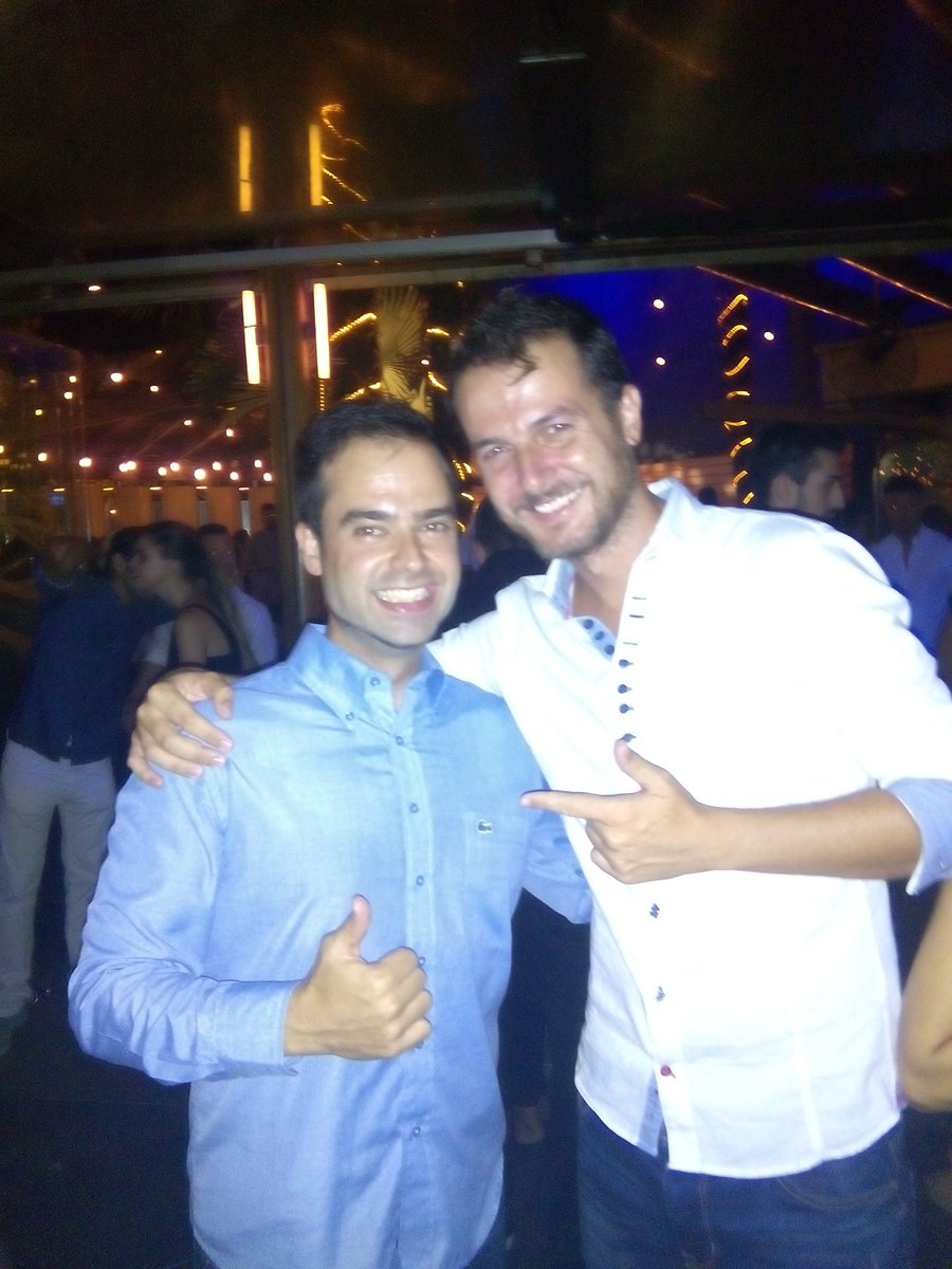 A sido todo un placer haber podido conocer ayer a Alejandro de <a href="/MisExNovias/">MIS EX NOVIAS</a> al cual sigo desde hace ya mucho tiempo!