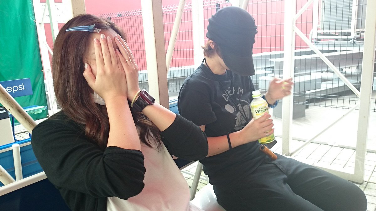 DREAMST0NE's tweet photo. BLAZBLUE、全公演が終了しました。
画像は舞台のプロデューサーの竹内さん、そしてヘアメイクのあすかさんと衣装のあやちゃん。この方々がいて初めて自分たちが皆さんの前に出られたのです。

#BLAZBLUE #bbst https://t.co/HEcin2h2u2