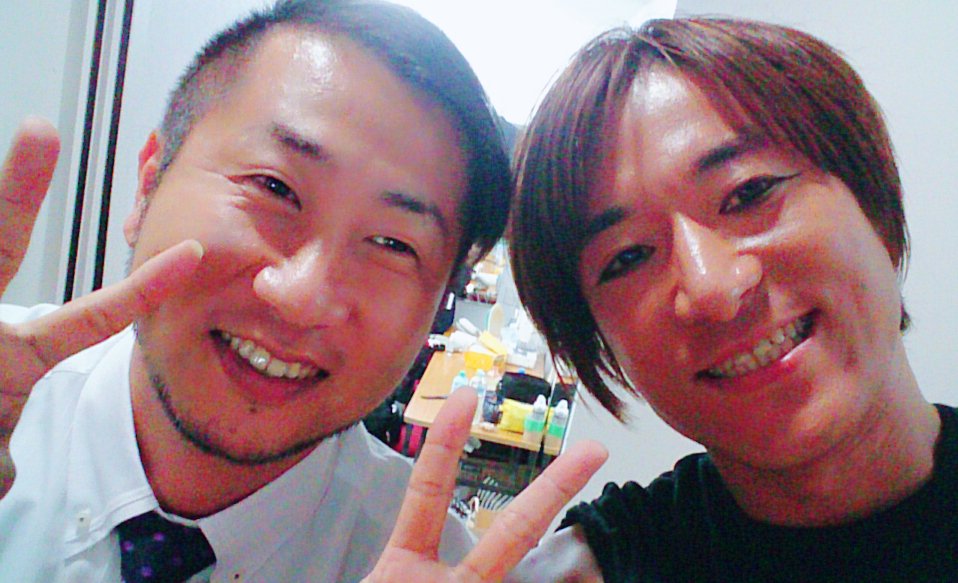 DREAMST0NE's tweet photo. BLAZBLUE、全公演が終了しました。
画像は舞台のプロデューサーの竹内さん、そしてヘアメイクのあすかさんと衣装のあやちゃん。この方々がいて初めて自分たちが皆さんの前に出られたのです。

#BLAZBLUE #bbst https://t.co/HEcin2h2u2