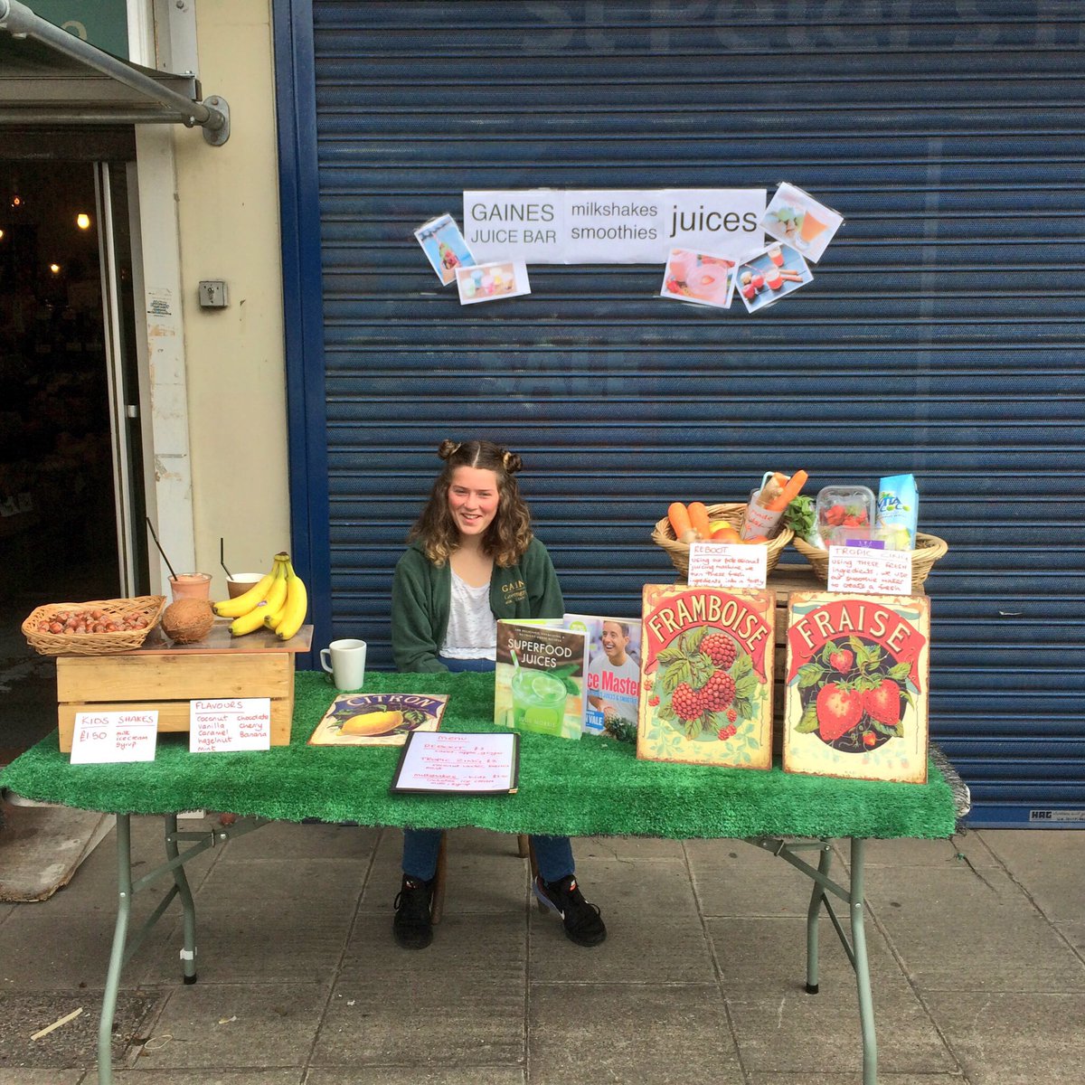 BS4Market's tweet photo. Feeling hungry? We have delicious curry, juices, sausages, Sicilian treats &amp; more at the market today #bristolmarket https://t.co/q800pZV3TP