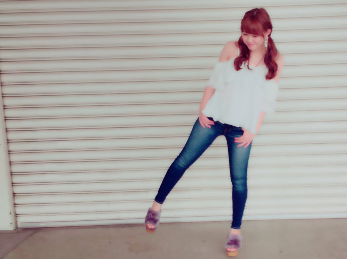 takeuchimai0831's tweet photo. 男の子は肩が出てると
ドキドキするらしい、、、
本当😈💓💓??
#ootd #denim #maicode
#翼はいらない #thanks https://t.co/CqrtQb7aPy
