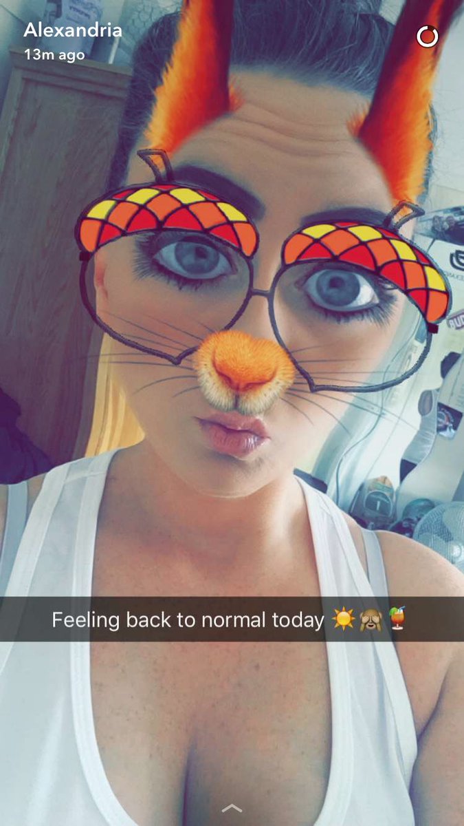 AlexyBaby09's tweet image. Was a complete write off yesterday...... #snapchat #feelingnormal 😊😊🙈🙈