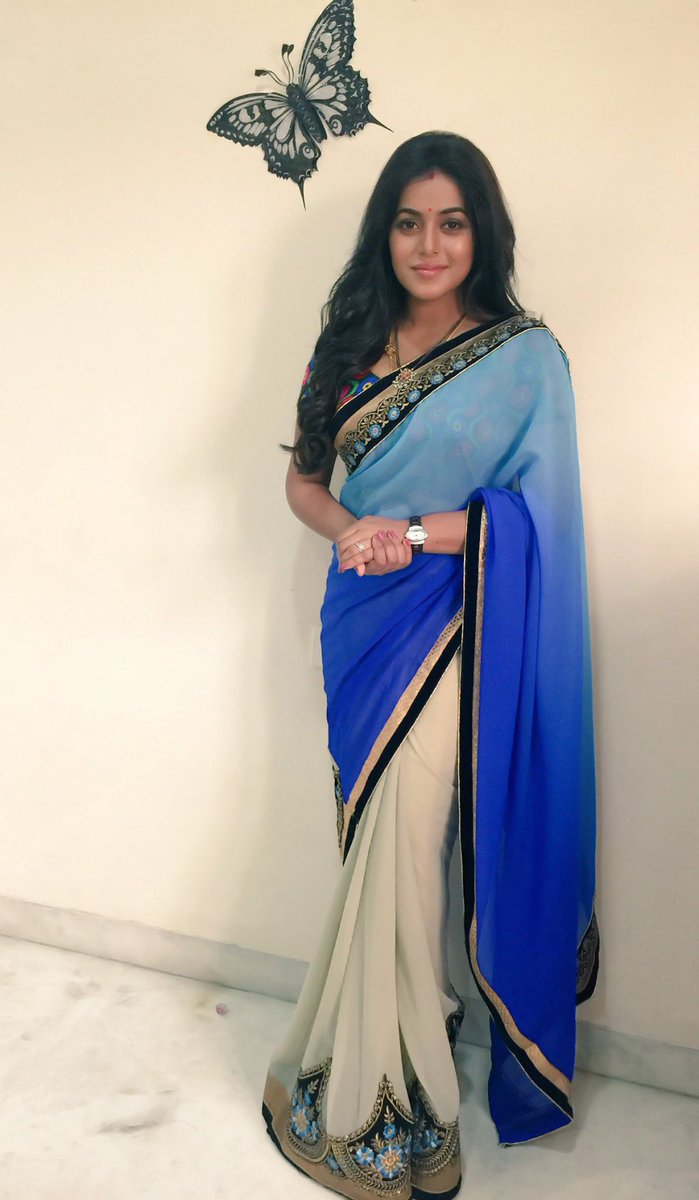 ShamnaFandom's tweet photo. Shamna Kasim Started Her New Telugu Movie Shoot @shamna_kasim #ShamnaKasim #Shamna #poorna https://t.co/IMpTB5l9mU https://t.co/rO7ASqTXfb