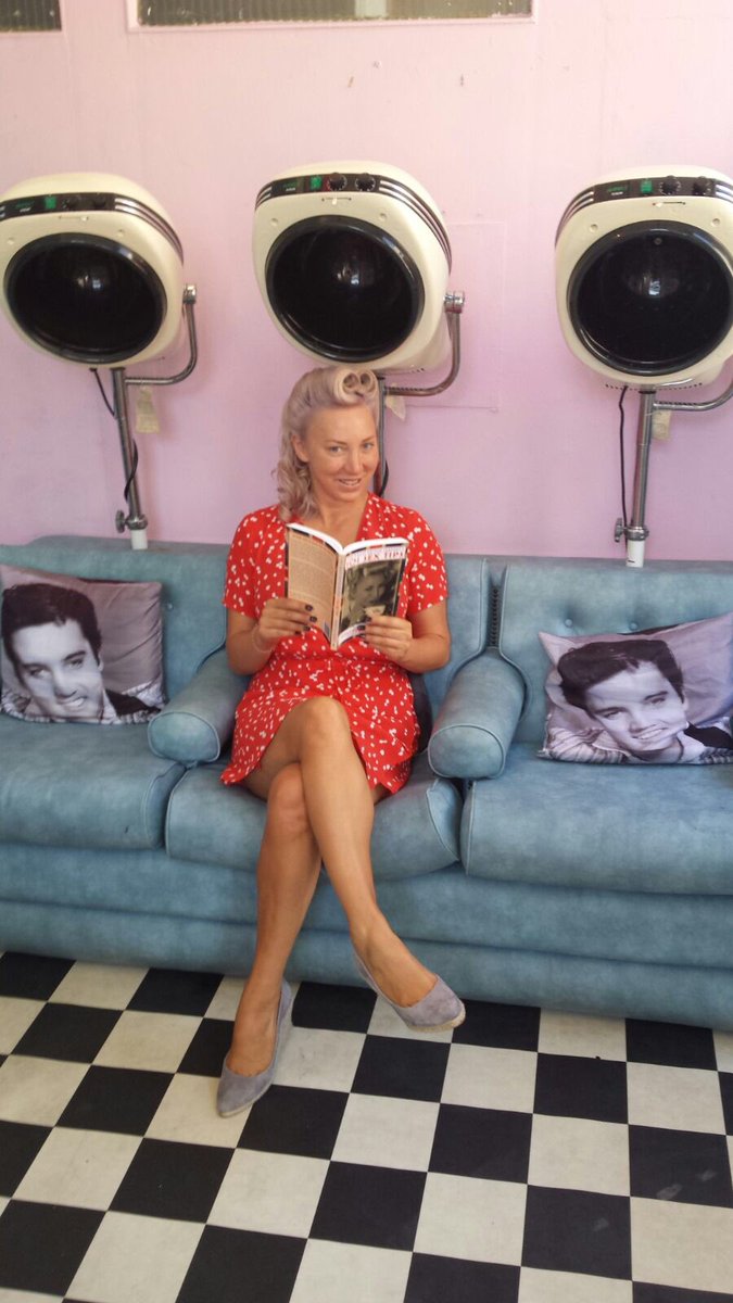 rebecca__dakin's tweet photo. Fabulous pin up hair @LVBPNotts by Miss Whitley-belle #Nottingham #vintage #hairstyles #heartroll β€οΈπ https://t.co/FB5r4wlvu5