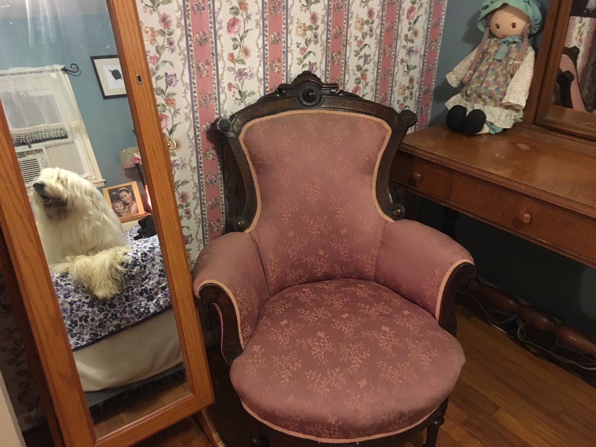 Deeverb's tweet image. Baemax photobomb .