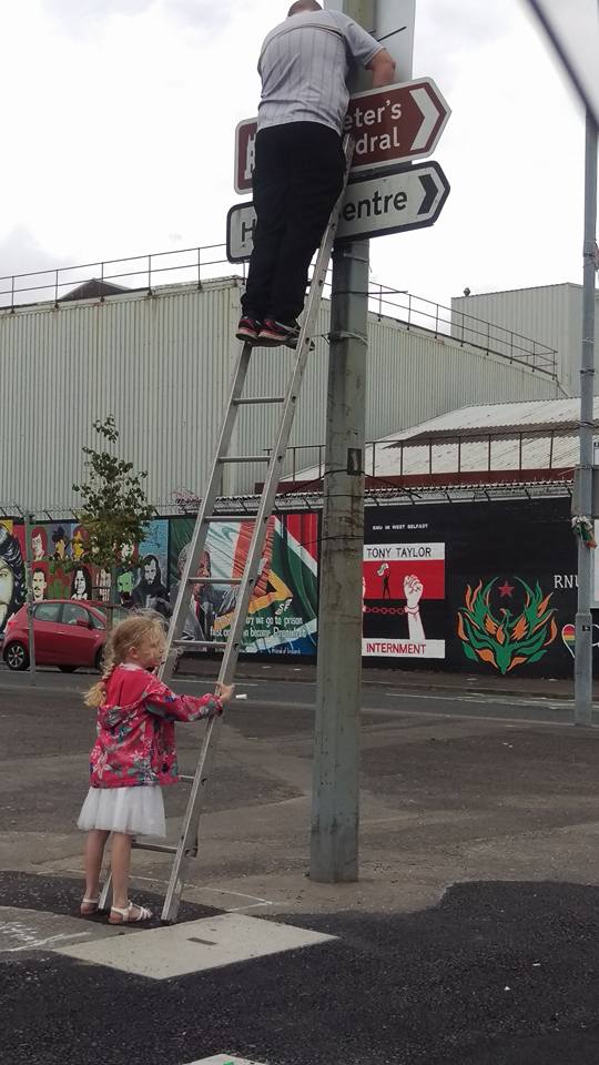 Amrelee's tweet photo. Meanwhile in #belfast #westbelfast #holdthatforme https://t.co/TPiW8etEMz
