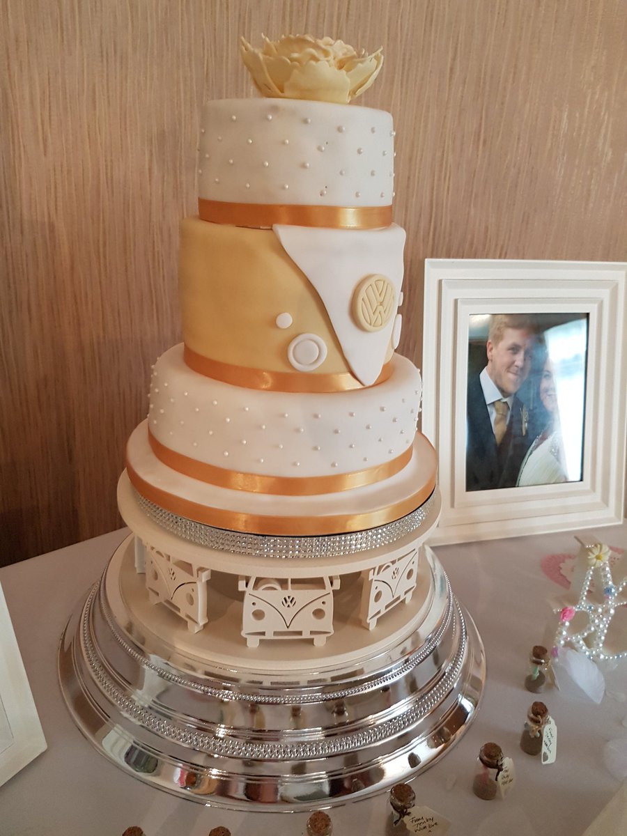 dizzytatt's tweet photo. Our Vw wedding @VWtMagazine  @VWBusMag 😍😍😍😍dublove xxx https://t.co/gDjh1IqUD2