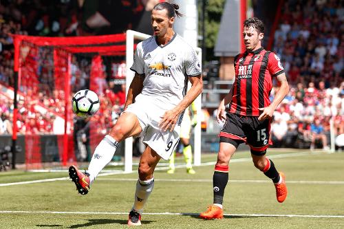 kingxhakaa's tweet photo. MUN 3- 0 BOU !!
Go Go #RedDevils 3:)
This year PL title will be ours again :D
#MunVsBou
#Mata
#Rooney
#Zlatan https://t.co/ILRpzfgrsb