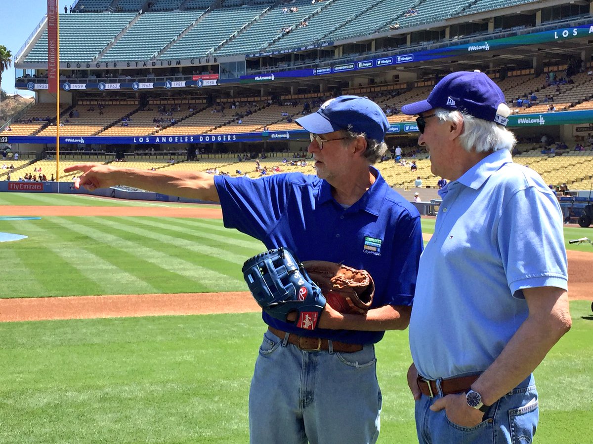 cityofhope's tweet photo. Dr. Forman and Emmy-winning TV producer Steven Bocho will take the mound on Day 2 of #ThinkCureWeekend. @Dodgers https://t.co/UOq0WpGiwX