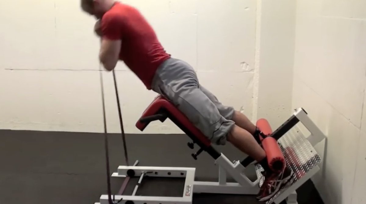 T_Nation's tweet image. Build your low back and you'll squat and deadlift more weight. Try these 4 moves: t-nation.com/training/tip-4…