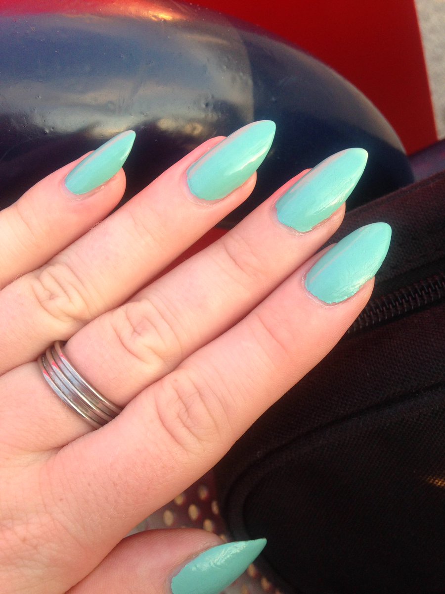 queenofrainbowz's tweet photo. @BarryMCosmetics one week later... No chips! 😱😱😱 love #barrym so so much <3 #thebest #fornails https://t.co/rGy7soj8AR