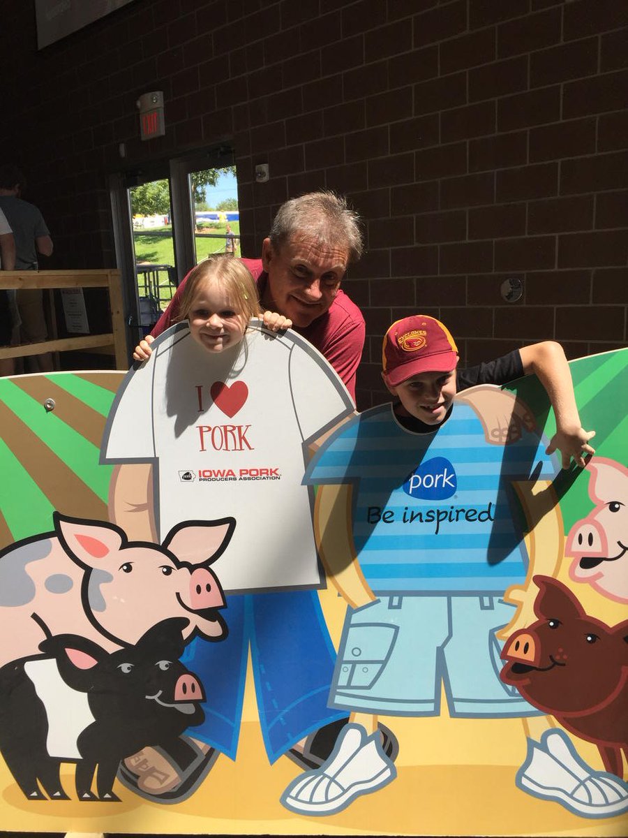 ContrToolSource's tweet image. Look at them pig farmers!