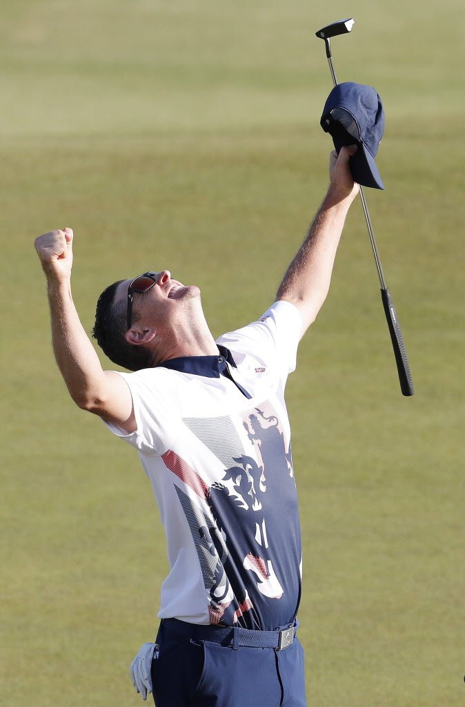 LukeKerrDineen's tweet photo. Rory McIlroy: "I'll watch...the stuff that matters"

Justin Rose: https://t.co/FFUYHfPeK0