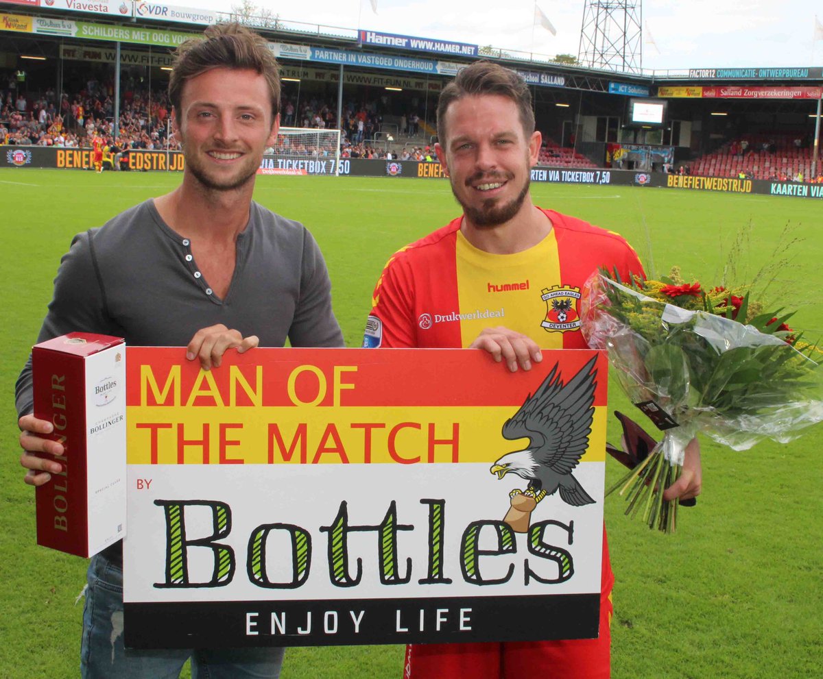 Niet zolang geleden nog teamgenoten; nu uitreiker en ontvanger van de <a href="/bottleswijn/">Bottles</a> #motm award. (Foto: René Geerars)