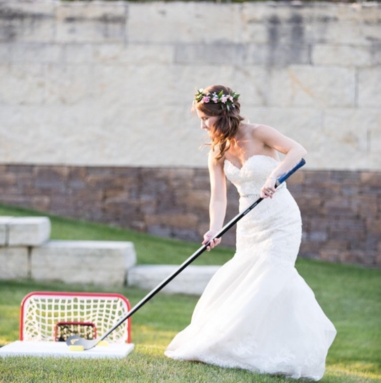 SauceTossHockey's tweet photo. She's a keeper #RelationshipGoals https://t.co/MEbxjHbU5B