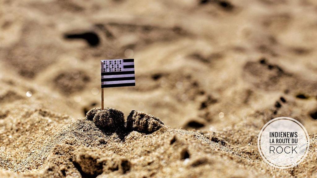 IndieNewsMag's tweet photo. On a marché sur le sable breton pour le dernier jour à @laroutedurock 

#RDR2016 #StMalo #HaloMaud #PetitSabléBreton https://t.co/SsrEEFHoL0