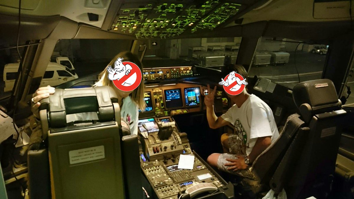 キャセイB777のコクピットに
入れてもらえた👍👍
最高！
