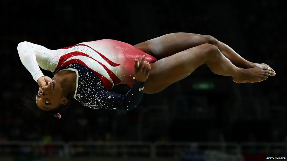 Quién es Simone Biles, la gimnasta que podría hacer historia en las Olimpia...