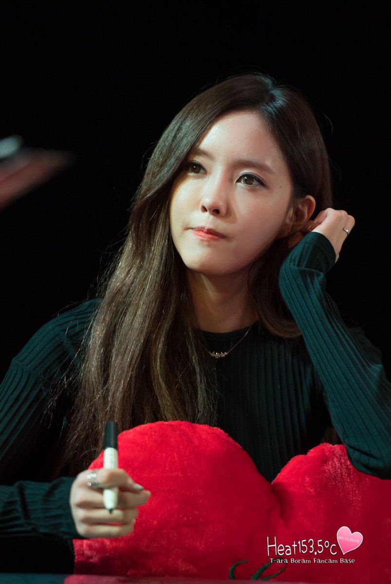 KPOPGirllGroups's tweet photo. هيومين - تيارا https://t.co/Ysc4WI2X4S