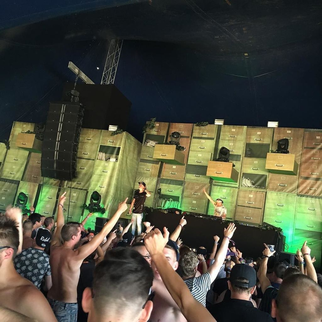 RansomMusicNL's tweet image. Pat B borrowing 'my' MC... Like a boss!! 😎 You guys rock the place! Let's do that again tonight @creature_mc! 🎉 #be…