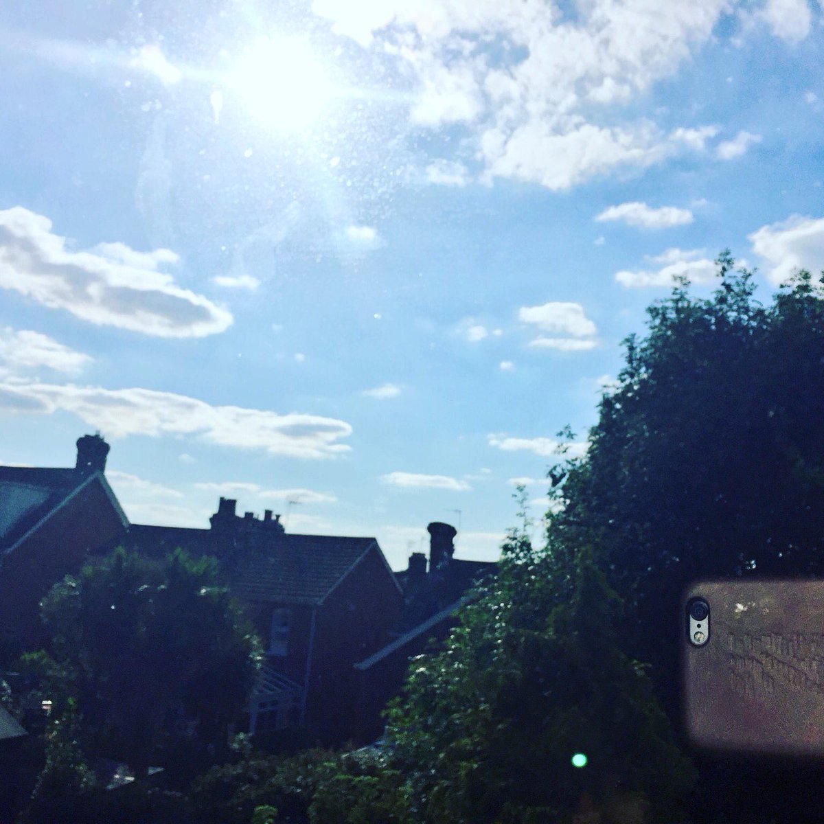 no6clinic's tweet image. #TipOfTheWeek Stay safe in the sun! Melanoma, skin cancer, 2nd most common cancer in those aged 15-34 in the UK!