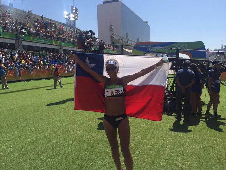 ComunidadMujer's tweet image. Orgullo! @erikaoliverad se convierte en primera mujer en el mundo en terminar 5 maratones olímpicas #LasNiñasPueden