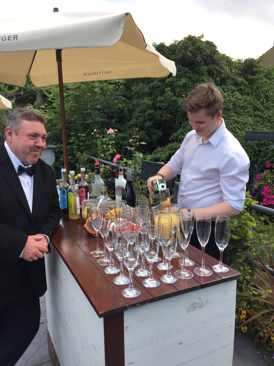 #castlehotelkent #outsidebar #camorlinprosecco