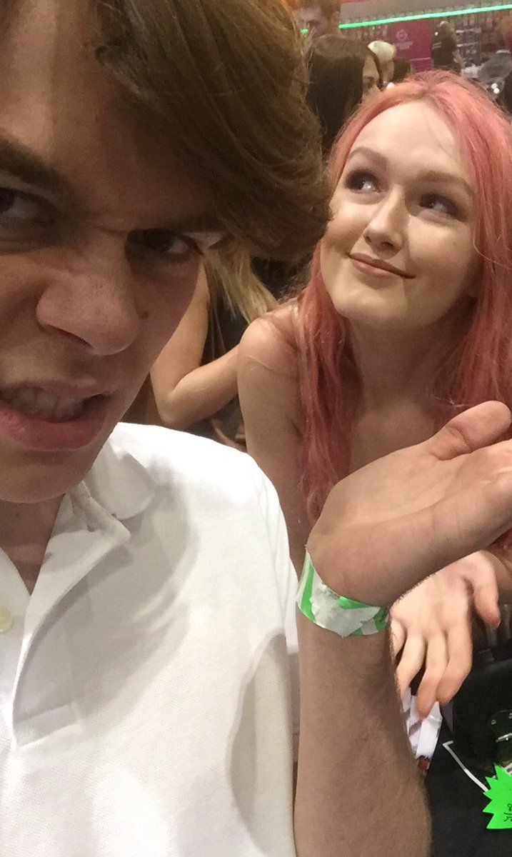 findingsammi's tweet photo. 💁🏼💁🏼💁🏼💁🏼 https://t.co/HITpsW4ApK