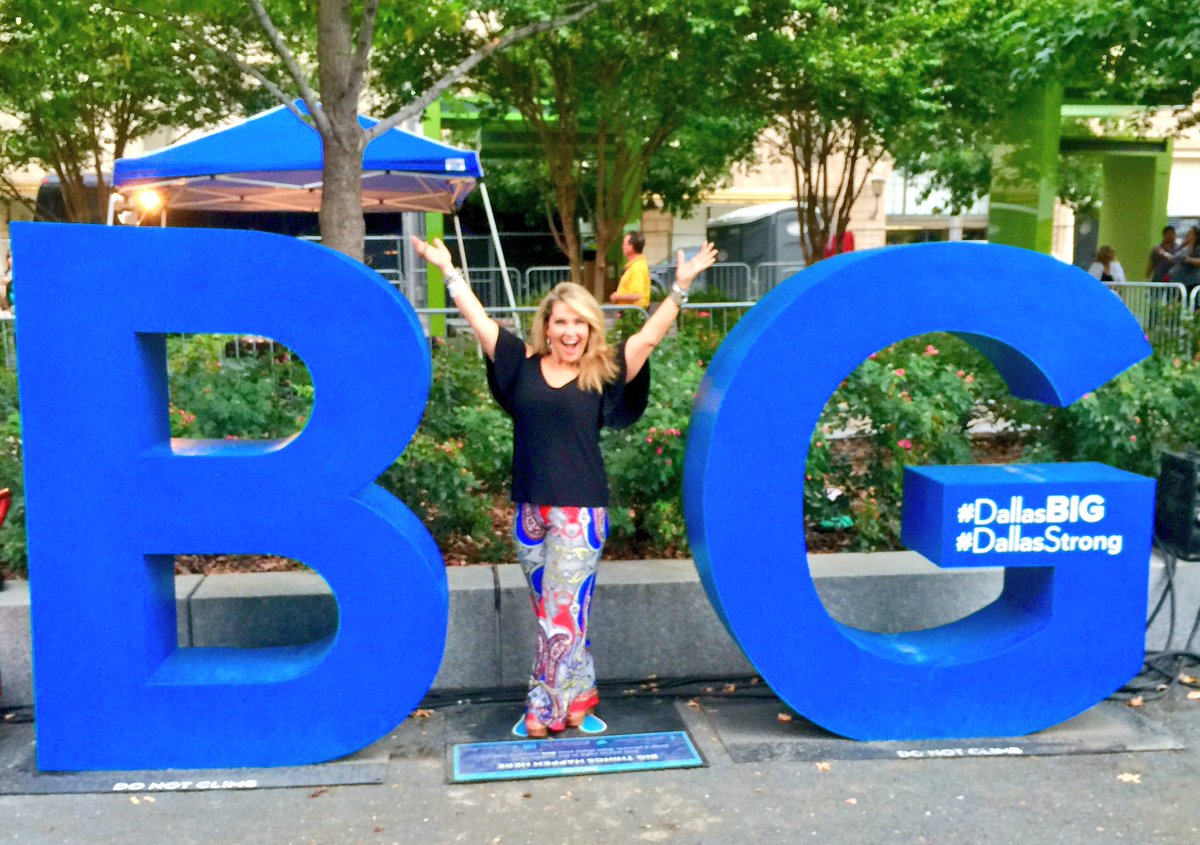theempoweredmom's tweet photo. BIG fun #DFWRWfest! @DFW_RW #DallasStrong #DallasBIG Love @visit_dallas @CityOfDallas @bettylovell #TheEmpoweredMom https://t.co/275ftzAkUo