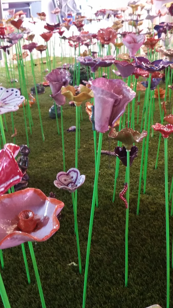 Kiddies mesmerised by <a href="/CoreyBakerDance/">Corey Baker Dance</a> &amp; then of course the ceramic garden &amp; the bees seen again #imaginethat