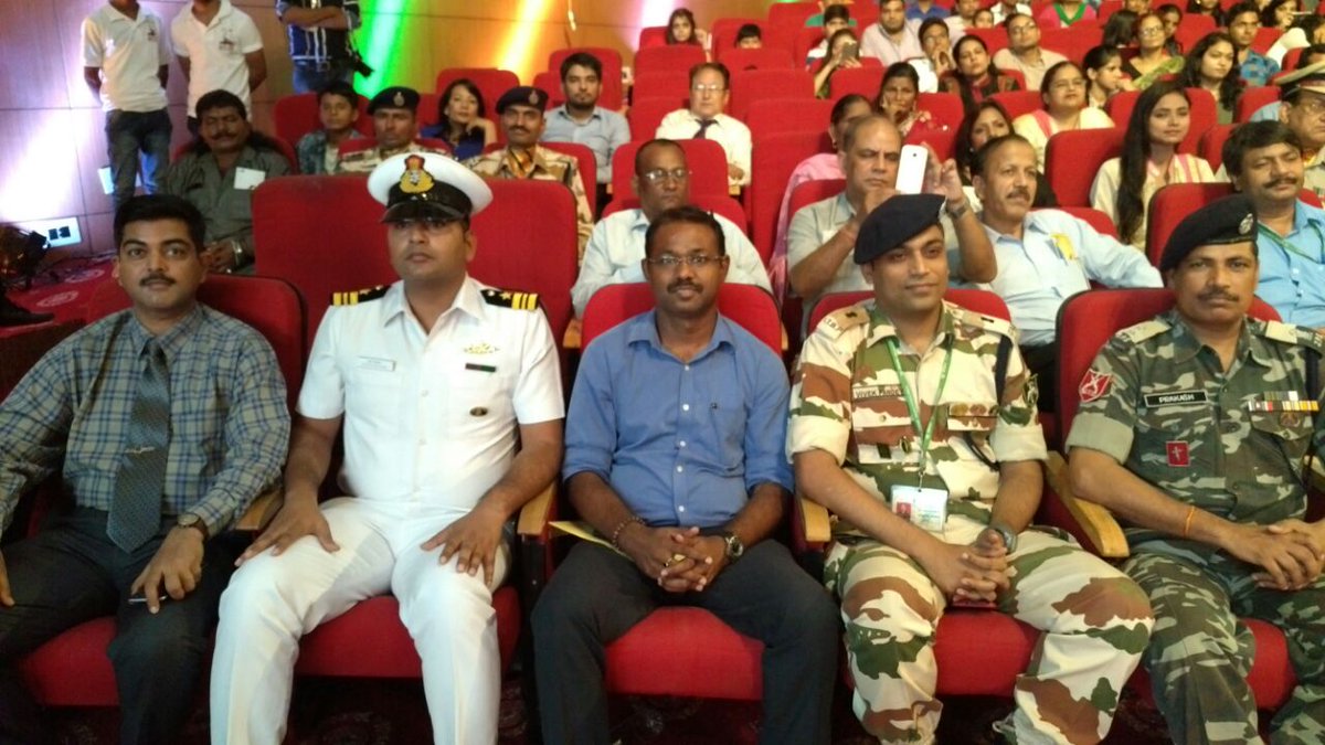 Neeraj Rajput Abpnews Braveryaward Hd Citation Medal Akshaykumar Anouncmnt Of 5 Lac Each To 9 Braveheart Big Morale Boaster