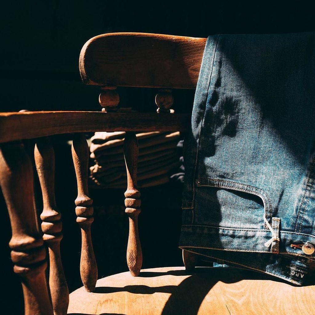 dutildenimshop's tweet photo. The elusive washed @apc_paris jeans lurking in the shadows.
#dutil #denim #findyourself #… https://t.co/DbMKeIKGtq https://t.co/t1BZXgoC8s
