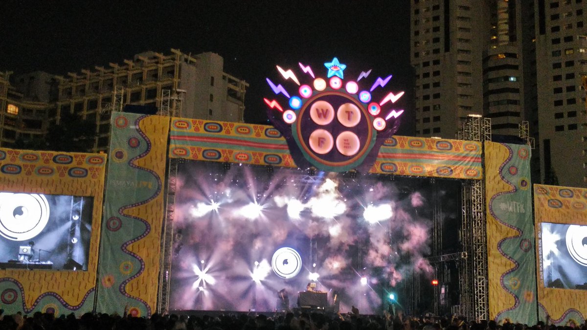 merchmaniacs's tweet image. Now @MarkRonson at @WeTheFest in Parkir Timur Senayan,Jakarta Promoted by @IsmayaLive #WTF16 #MMLivetweet #MMmedia