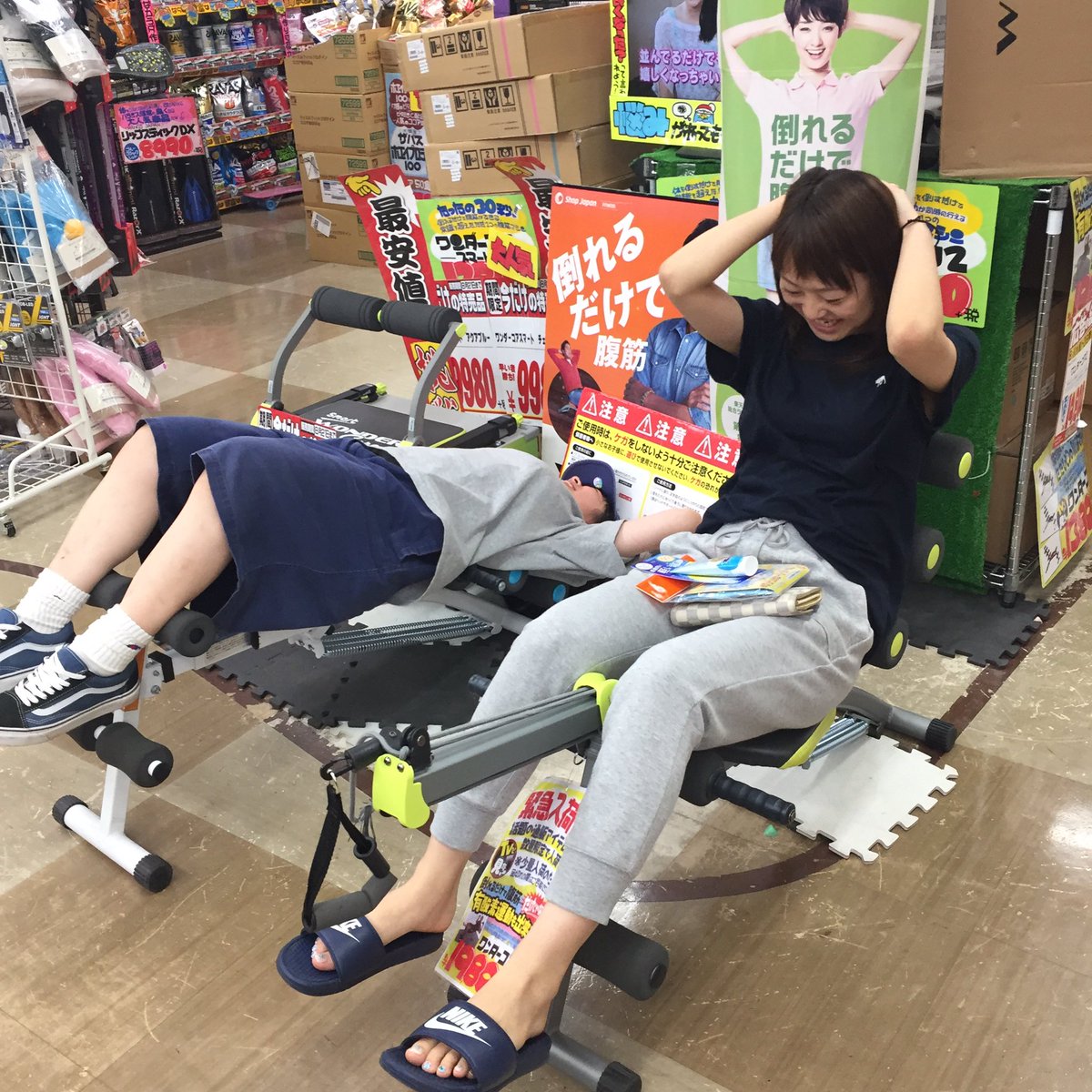 Izhryuy's tweet photo. 倒れるだけで腹筋ワンダーこぉ〜〜っ https://t.co/6nKrxmFHQK