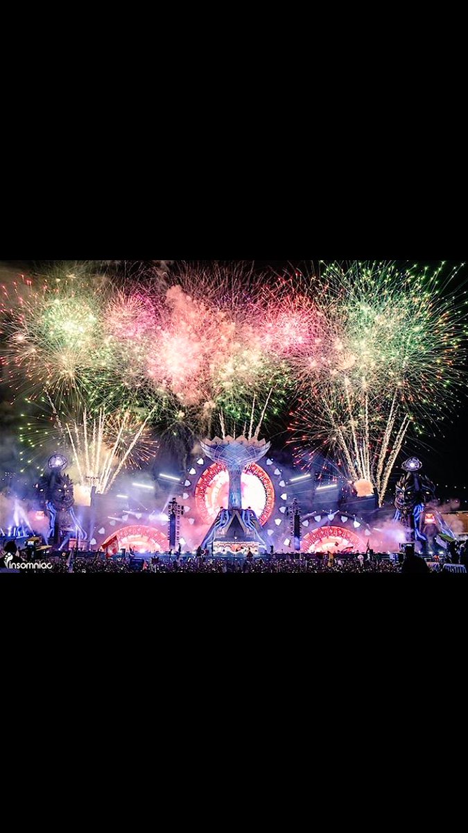 stageporn's tweet photo. Remember that one time at EDC?🙊 https://t.co/393uOh00mR