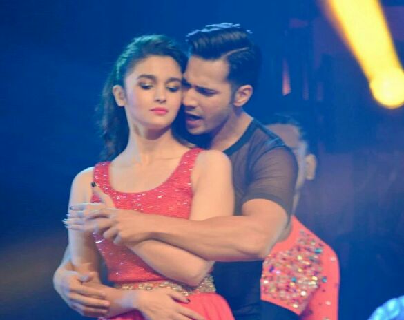 iFaridoon's tweet image. .@aliaa08 and @Varun_dvn performing at #OracleCenter #SanJose #DreamTeamHungama