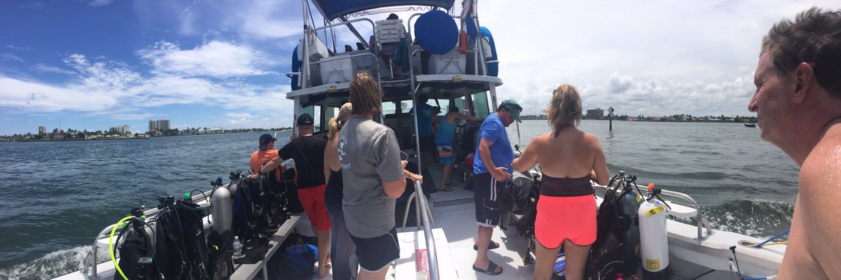 TrentPhillips_'s tweet image. Headed out to do some #scuba off West Palm Beach. 🐠