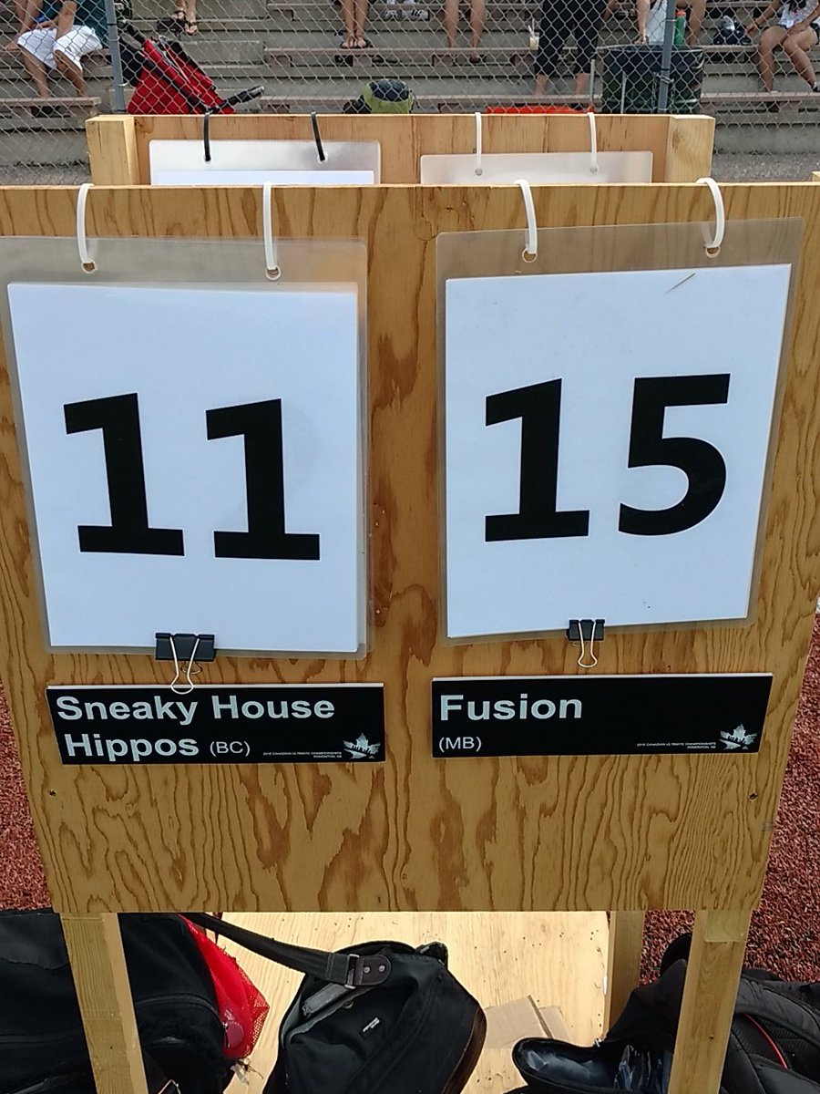 The women's final finishes here as <a href="/FusionUltimate/">Fusion Ultimate</a> sneaks past <a href="/shhultimate/">Sneaky House Hippos</a> to get the gold medal. #SHHFUS #CUC2016
