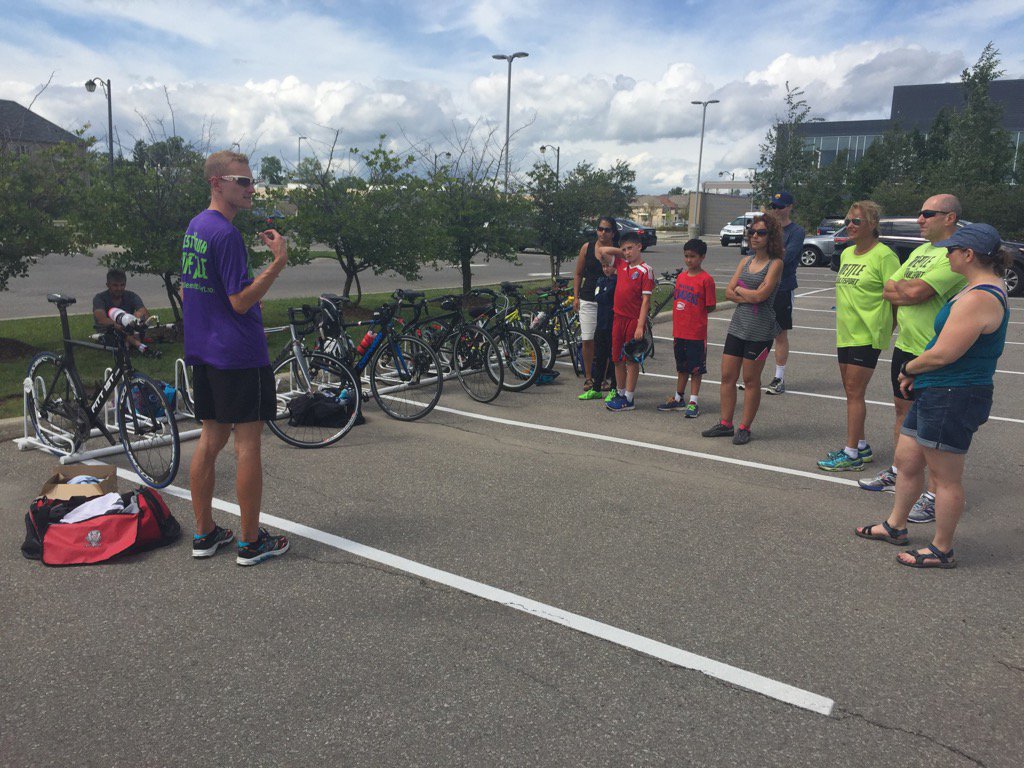 MettleMultisprt's tweet photo. Getting started w/ @andyboltz1 coaching our transition clinic. @TriathlonTO @MultiSportCan @TriOntario https://t.co/nH38ETrWbF